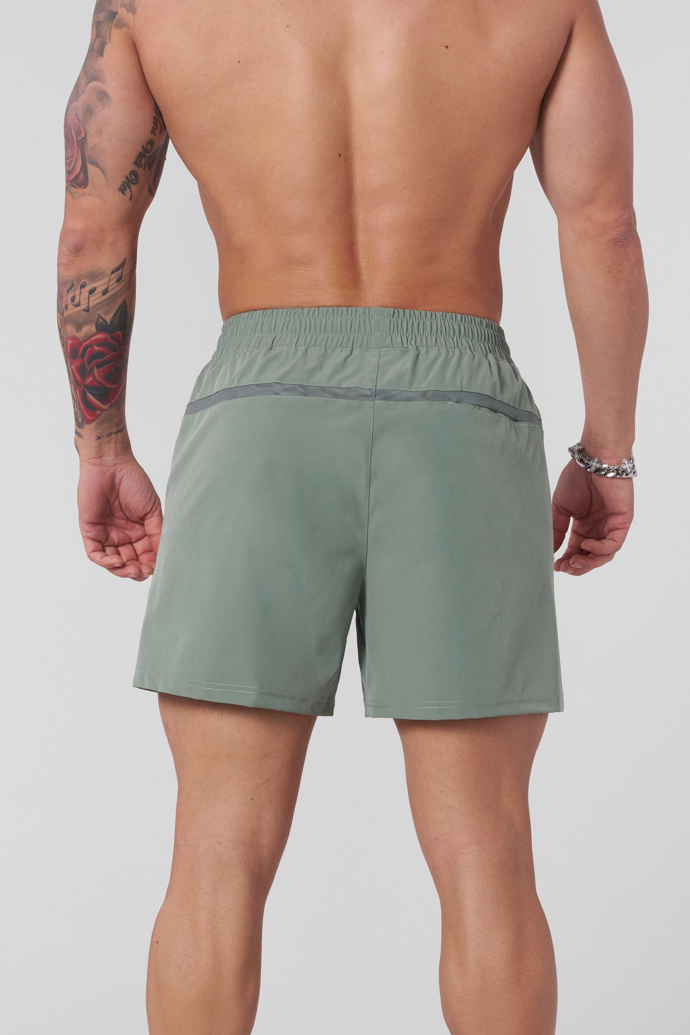 1022 - Staple Shorts 4.5